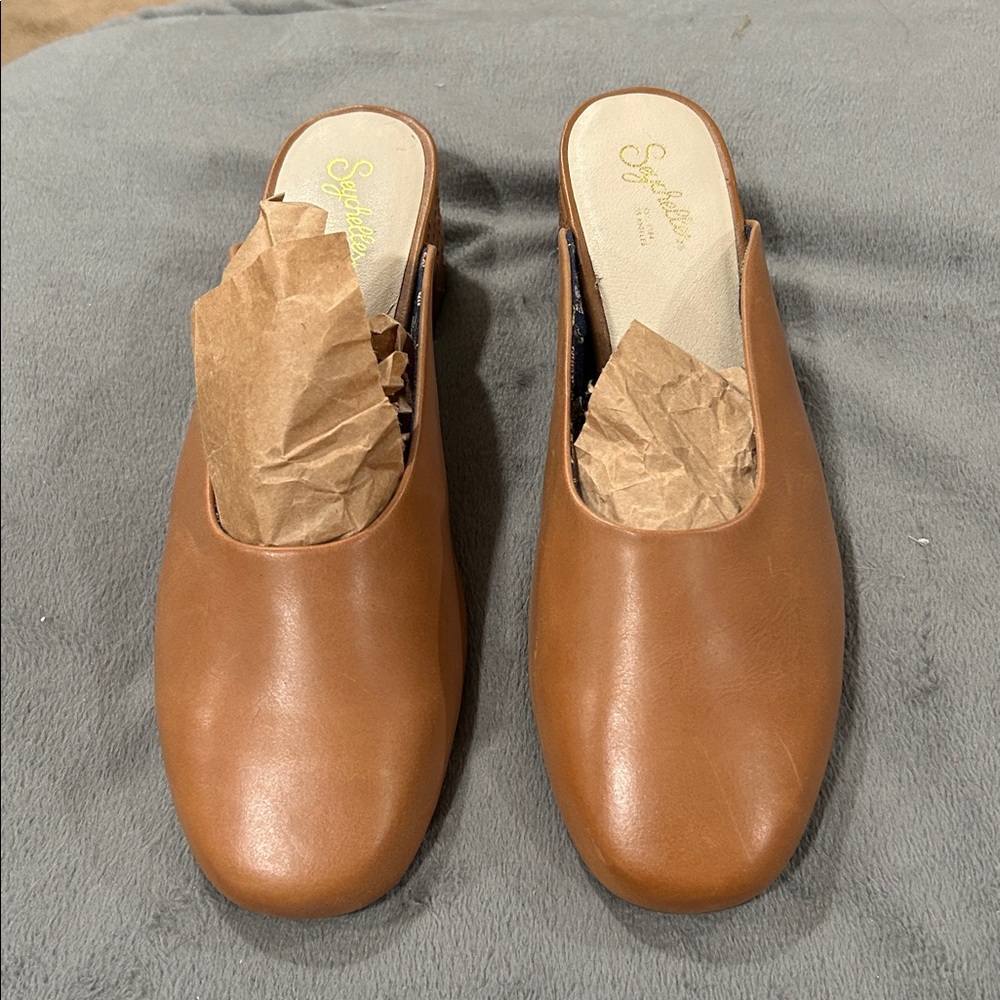 BNWOT Seychelles Brown Women's Mules
